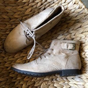 Rocket Dog 6.5 suede boots. Light weight and comfy